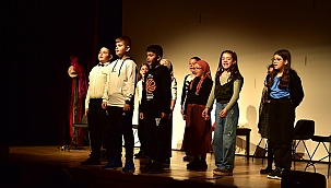 "AH ŞU BÜYÜKLER" YENİDEN SAHNELENDİ