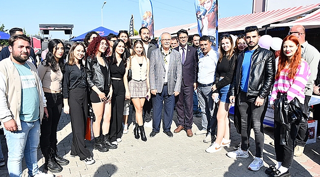 BAŞKAN GÖKHAN TOPLULUK TANITIM GÜNLERİNDE ÖĞRENCİLER İLE BULUŞTU