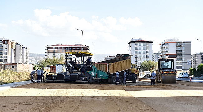 BURSA CADDESİ'NDE YOL ASFALTLAMA ÇALIŞMASI