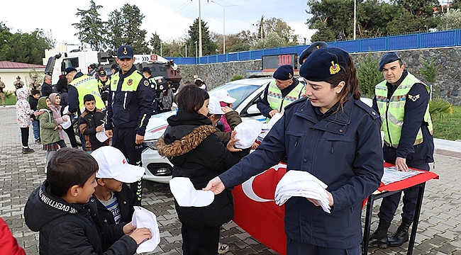ÖĞRENCİLER JANDARMA PERSONELİ İLE TANIŞTI
