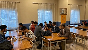 VALİ AKTAŞ NUSRAT ERKEK ÖĞRENCİ YURDUNDA ÖĞRENCİLERLE BULUŞTU