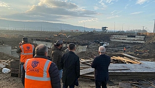 DSİ SARIÇAY KÖPRÜ İNŞAATINDA ÇALIŞMALAR HIZLA DEVAM EDİYOR