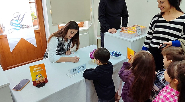 ESRA OZAN OKURLARIYLA BULUŞTU