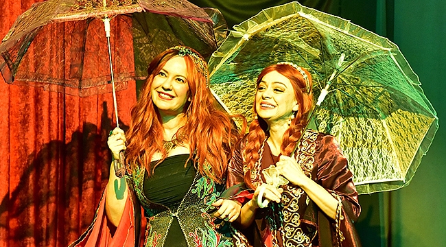 GAYRİ RESMİ HÜRREM ÇANAKKALE'DE SAHNELENDİ
