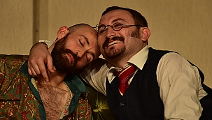 "KARMAKARIŞIK" TİYATROSEVERLERLE TEKRAR BULUŞTU