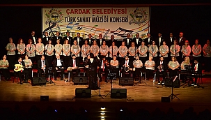 ÇARDAK BELEDİYESİ TÜRK SANAT MÜZİĞİ KOROSUNDAN ALKIŞ ALAN KONSER