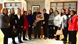 CHP KADIN KOLLARI YÖNETİMİ'NDEN BAŞKAN GÖKHAN'A ZİYARET