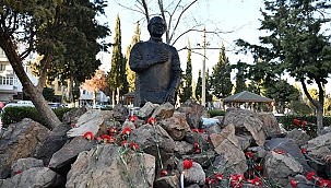 UĞUR MUMCU KARANFİLLER İLE ANILDI