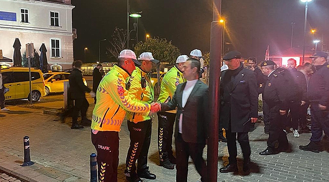 VALİ AKTAŞ'TAN YILBAŞI GECESİNDE GÖREVİ BAŞINDA OLAN PERSONELLERE ZİYARET