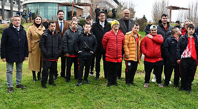 DOWN SENDROMLU BASKETBOL MİLLİ TAKIMI ÇOMÜ'DE FİDAN DİKTİ