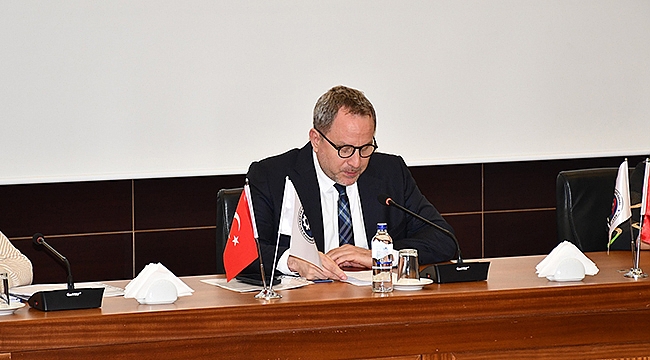 "İŞ DÜNYASINA DA DÜŞEN BİR GÖREV VAR"
