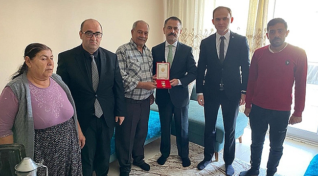 KIBRIS GAZİSİNE BARIŞ HAREKÂTI MİLLİ MÜCADELE MADALYASI VERİLDİ