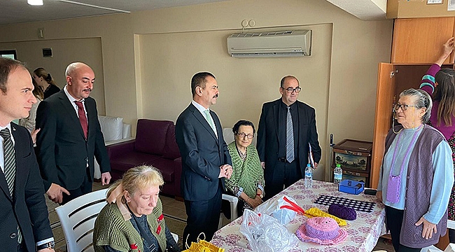 KÜÇÜKKUYU' DA HAMİYET FERİDUN SÖZEN HUZUREVİ VE ÇOCUK EVLERİNİ ZİYARET EDİLDİ