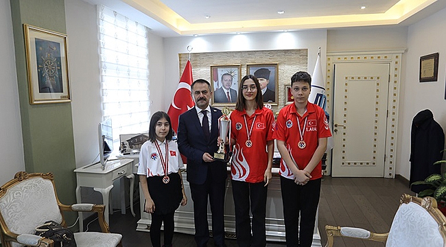 ÖDÜL ALAN SPORCULARDAN VALİ AKTAŞ'A ZİYARET