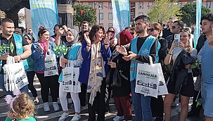 "BU YOLDA YANIMIZDA YÜRÜYEN HERKESE TEŞEKKÜRLER"