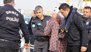 DENİZE ATLADI HIZLA KURTARILDI