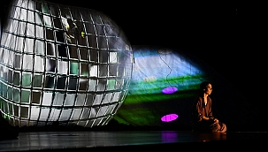 "DİSKO TOPU" AYAKTA ALKIŞLANDI