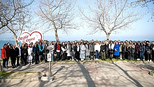 "HAYATIMIZA ÇİÇEK AÇTIRAN TÜM KADINLARIMIZIN, DÜNYA KADINLAR GÜNÜ KUTLU OLSUN"