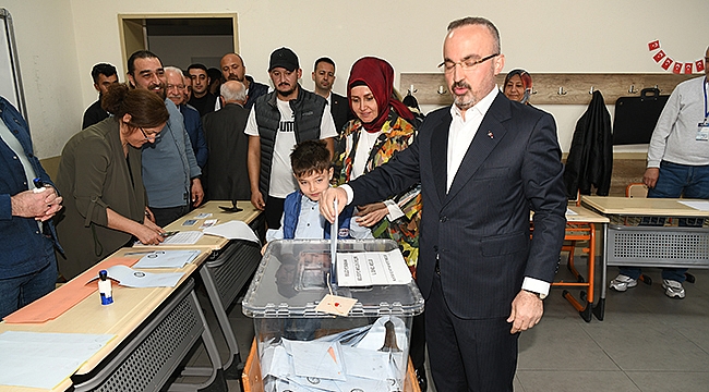 İÇİŞLERİ BAKAN YARDIMCISI BÜLENT TURAN OYUNU LAPSEKİ'DE KULLANDI