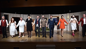 "KARMAKARIŞIK" PERDELERİNİ YENİDEN AÇTI