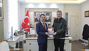 "KAZDAĞLARI" KİTABI VALİ AKTAŞ'A TAKDİM EDİLDİ