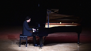 KÜLTÜR MERKEZİNE KAZANDIRILAN PİYANO İLE İLK RESİTAL