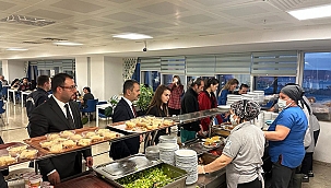 VALİ AKTAŞ İFTARINI SAĞLIK PERSONELİ İLE YAPTI