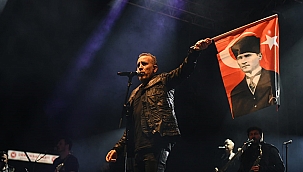 ZAFERİMİZİN 109. YILDÖNÜMÜNDE AYNI GURUR, AYNI MİNNET, AYNI COŞKUYLA