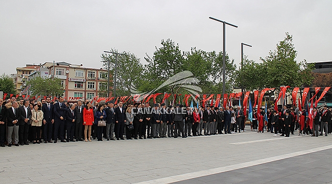 23 NİSAN'DA ÇELENK SUNMA TÖRENİ DÜZENLENDİ