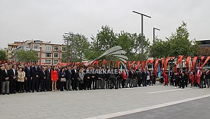 23 NİSAN'DA ÇELENK SUNMA TÖRENİ DÜZENLENDİ