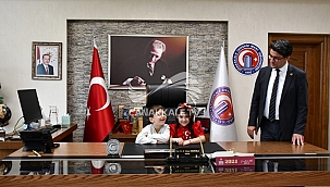 23 NİSAN'DA REKTÖRLÜK MAKAMI MİNİKLERE EMANET EDİLDİ