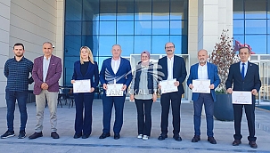 AK PARTİLİ MECLİS ÜYELERİ MAZBATALARINI ALDILAR