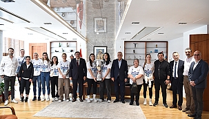 BOĞAZIN KIZLARINDAN ŞAMPİYONLUK ZİYARETİ