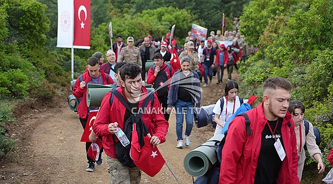 ÇANAKKALE'DE BİNLERCE İZCİ, 57'NCİ ALAY'IN İZİNDE YÜRÜDÜ