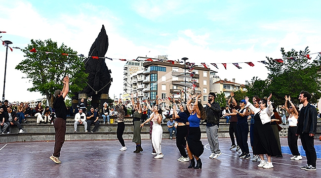 DÜNYA DANS GÜNÜ'NDE RENKLİ KUTLAMA