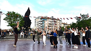 DÜNYA DANS GÜNÜ'NDE RENKLİ KUTLAMA