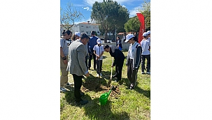 OKULDAKİ ÇİFTLİK PROJESİ KAPSAMINDA MEYVE FİDANLARI TOPRAKLA BULUŞTU