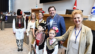 TROYA HALK DANSLARI FESTİVAL EKİBİNDEN BAŞKAN ERKEK'E ZİYARET