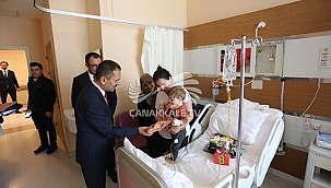 VALİ AKTAŞ HASTANEDE YATAN ÇOCUKLARIN 23 NİSAN SEVİNCİNE ORTAK OLDU