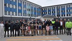 KAYMAKAM BROŞÜR DAĞITTI