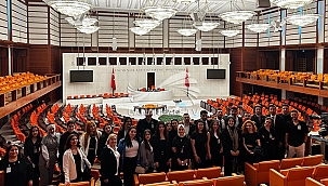 YEREL YÖNETİMLER ÖĞRENCİLERİ TBMM'Yİ ZİYARET ETTİ