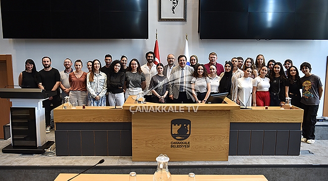 BAŞKAN ERKEK, GENÇLERLE BİR ARADA