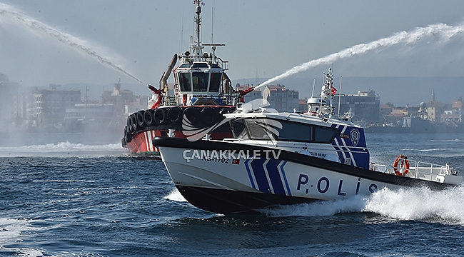 ÇANAKKALE'DE KABOTAJ BAYRAMI KAPSAMINDA SU GÖSTERİSİ YAPILDI 