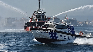 ÇANAKKALE'DE KABOTAJ BAYRAMI KAPSAMINDA SU GÖSTERİSİ YAPILDI 