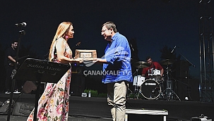 CAZ GECELERİ JÜLİDE ÖZÇELİK İLE DEVAM ETTİ