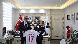 HENTBOL FEDERASYONU BAŞKANI UĞUR KILIÇ, VALİ AKTAŞ'I ZİYARET ETTİ