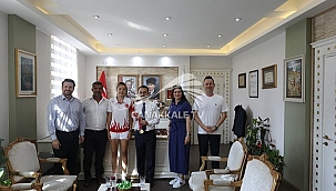 İŞİTME ENGELLİLER TENİS MİLLİ SPORCUSU NAZ ALBAYRAK' TAN, VALİ AKTAŞ' A ZİYARET
