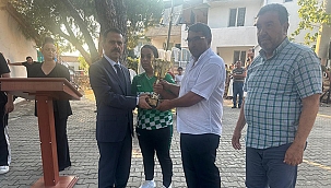 ŞAMPİYONLUK KUPASI MERHUM HASAN EKER'İN AİLESİNE VERİLDİ