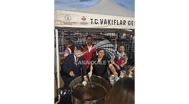 VALİ AKTAŞ AŞURE DAĞITIMINA KATILDI