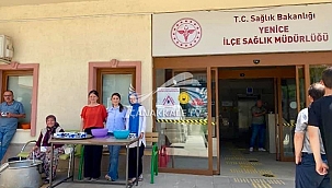 YENİCE'DE SAĞLIK PERSONELİ AŞURE DAĞITTI